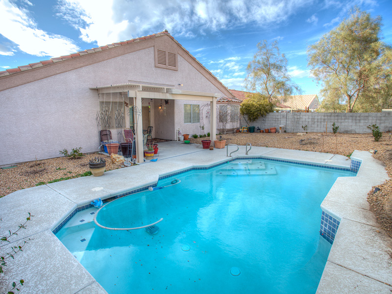 516 Duran St - Picture of backyard with pool