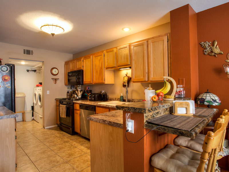 694 Corte Madera Ave, Henderson, NV 89015 - Kitchen