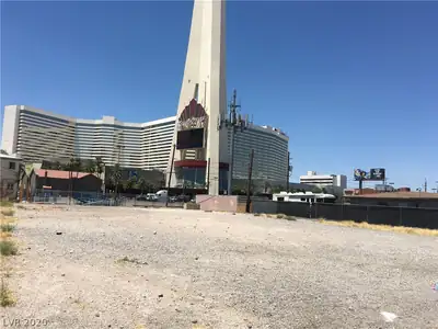 2124 Paradise Las Vegas, NV 89104