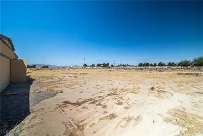 5081 South Malibou Avenue Yard