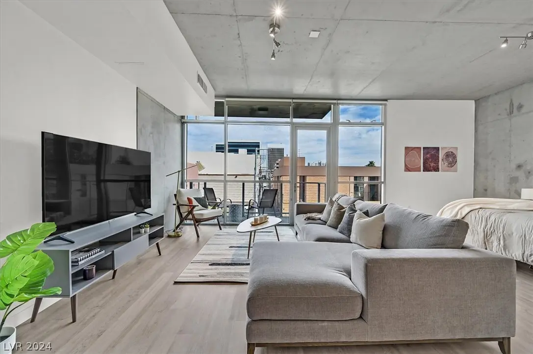 353 East Bonneville Avenue 303, Las Vegas, NV 89101
