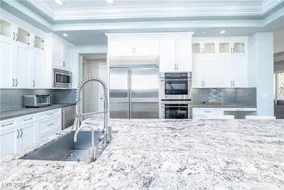 9219 Tesoras Drive 402 Kitchen