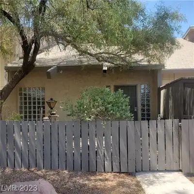 4032 Village Square 0, Las Vegas, NV 89121 