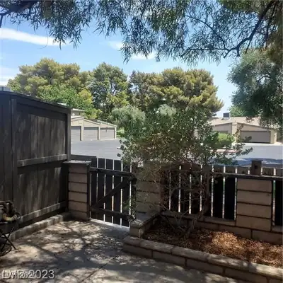 4032 Village Square 0, Las Vegas, NV 89121 