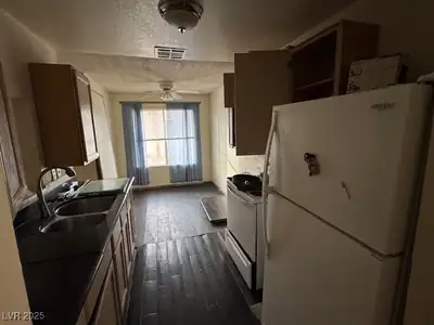 2761 Mountain Vista Street, Las Vegas, NV 89121 Kitchen