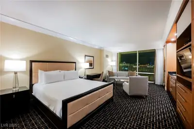 2000 North Fashion Show Drive 4302, Las Vegas, NV 89109 Bedroom