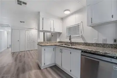 280 Sir Phillip Street, Las Vegas, NV 89110 Kitchen