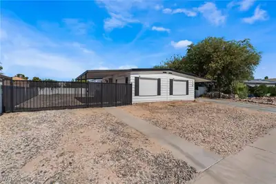 280 Sir Phillip Street, Las Vegas, NV 89110 Garage