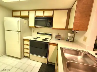 1964 Las Palmas Lane 141 Kitchen