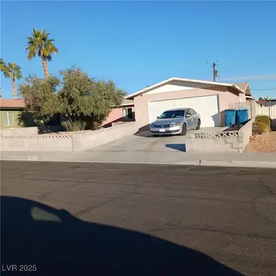 5324 Del Monte Avenue Las Vegas, NV 89146