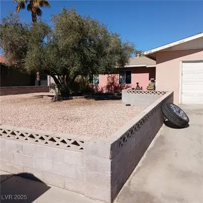 5324 Del Monte Avenue, Las Vegas, NV 89146 Yard