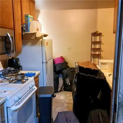 5324 Del Monte Avenue, Las Vegas, NV 89146 Kitchen