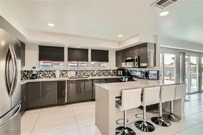 2520 Castlesands Way, Las Vegas, NV 89121 Kitchen