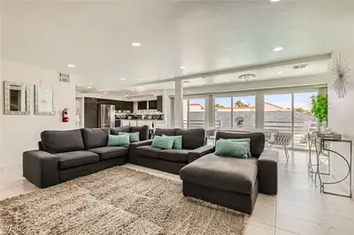 2520 Castlesands Way, Las Vegas, NV 89121 Living Room