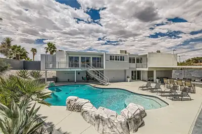 2520 Castlesands Way, Las Vegas, NV 89121 Pool