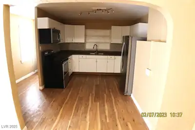 10 East Bonanza Road Kitchen