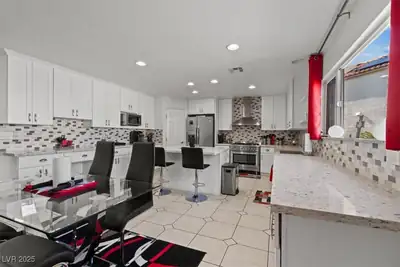 2639 Regency Cove Court, Las Vegas, NV 89121 Kitchen