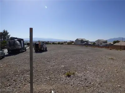 2085 North Hollywood Boulevard Lot