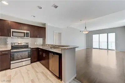8255 LAS VEGAS Boulevard 1816 Kitchen