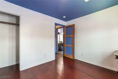 300 North 14th Street Bedroom