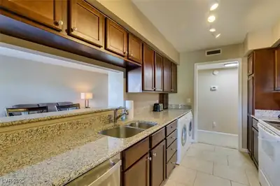 668 Oakmont Avenue 1715, Las Vegas, NV 89109 Kitchen