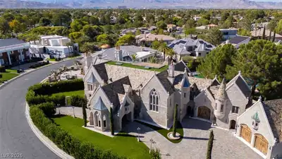2928 Coast Line Court, Las Vegas, NV 89117 
