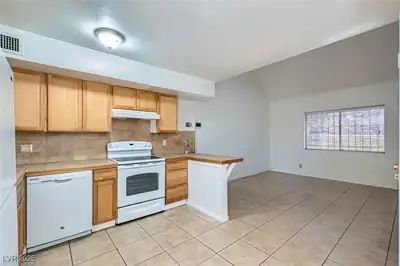 5125 Gray Lane B Kitchen