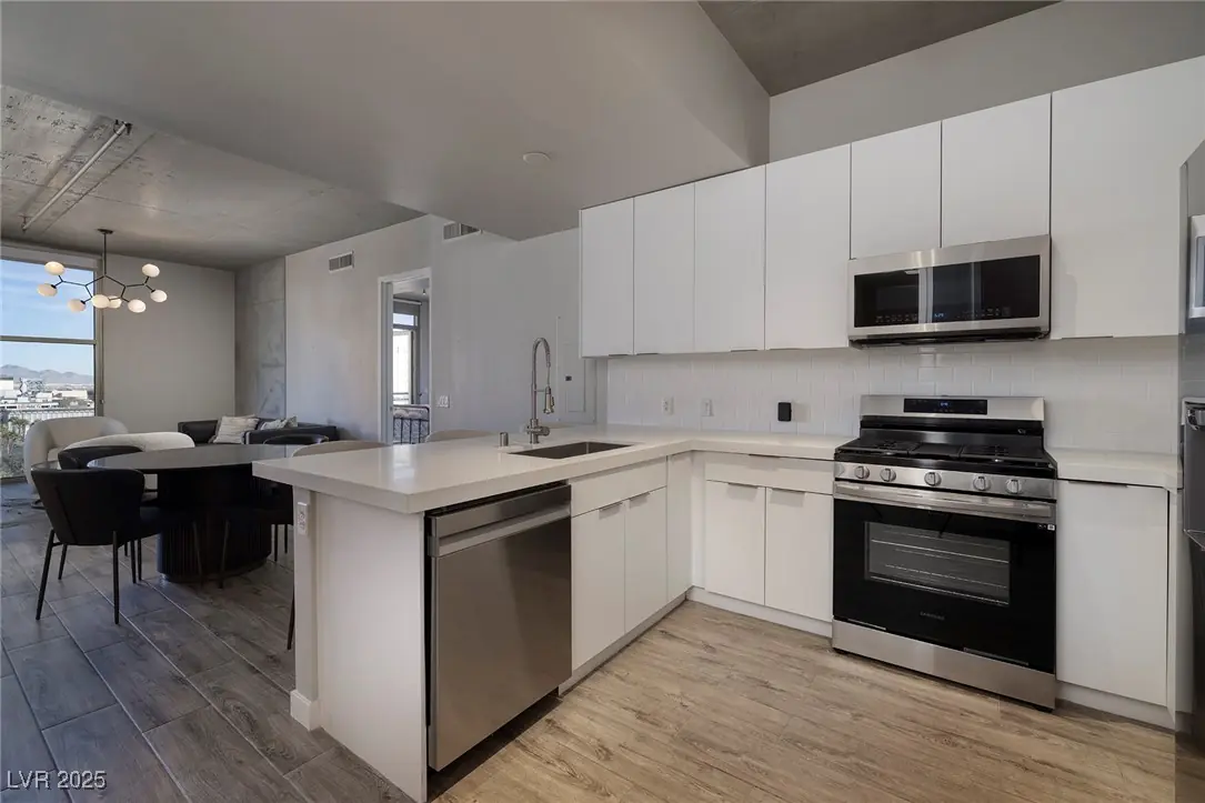 353 East Bonneville Avenue 1006