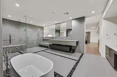 807 Magnum Cliff Court Primary Bathroom