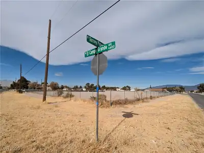 6400 West El Campo Grande Avenue Yard