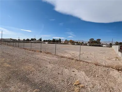 6400 West El Campo Grande Avenue Yard