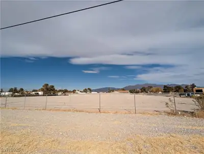 6400 West El Campo Grande Avenue Yard