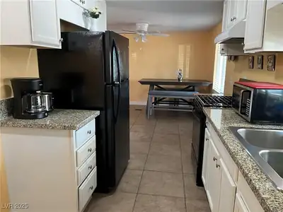 2273 Toiyabe Street, Las Vegas, NV 89156 Kitchen