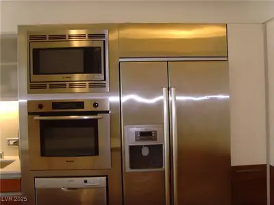 3726 Las Vegas Boulevard 1411 Kitchen