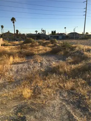 2 Miller, North Las Vegas, NV 89030 Yard