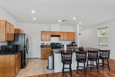 7104 Flathead River Avenue, Las Vegas, NV 89179 Kitchen