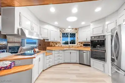 668 Mount Tamalpais Way, Boulder City, NV 89005 Kitchen