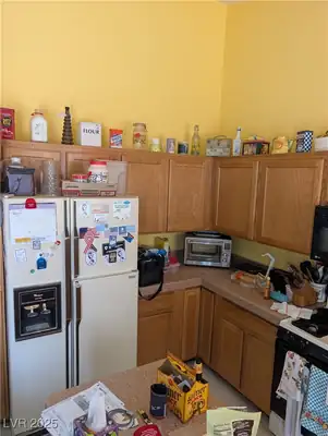 6805 Silver Chisel Avenue, Las Vegas, NV 89130 Kitchen