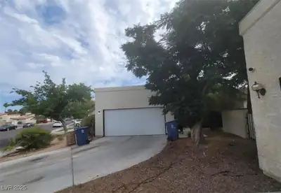 3805 Twig Lane, Las Vegas, NV 89108 Garage