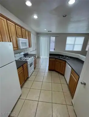 6709 Brick House Avenue, Las Vegas, NV 89122 Kitchen