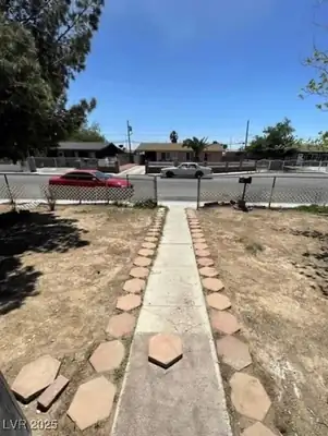 2100 Dogwood Avenue, North Las Vegas, NV 89030 Yard