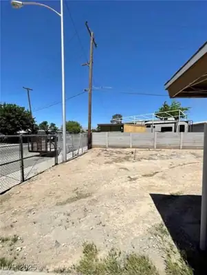 2100 Dogwood Avenue, North Las Vegas, NV 89030 Yard