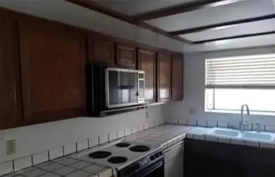 4453 Alto Verde Drive, Las Vegas, NV 89119 Kitchen