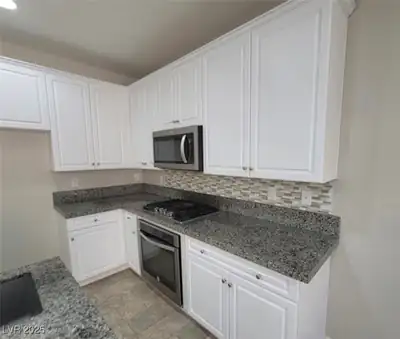 5738 Bear Springs Street, North Las Vegas, NV 89031 Kitchen