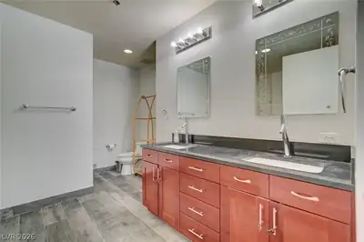 4575 Dean Martin Drive 711 Primary Bathroom