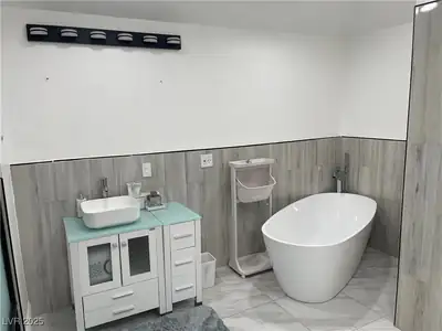 6480 West Oquendo Road Primary Bathroom