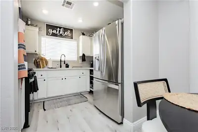 4774 Valleyside Avenue, Las Vegas, NV 89115 Kitchen