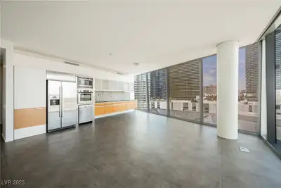 3726 LAS VEGAS Boulevard 1012 Living Room