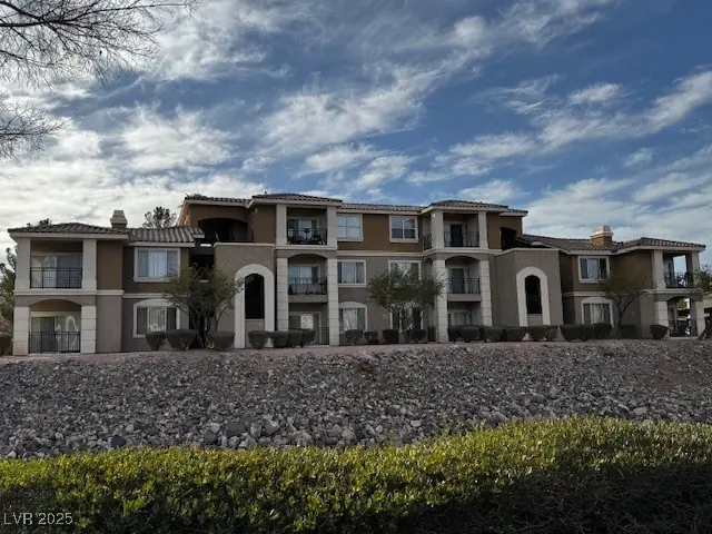 2900 Sunridge Heights Parkway 933