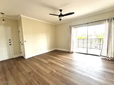 2900 Sunridge Heights Parkway 933 Living Room